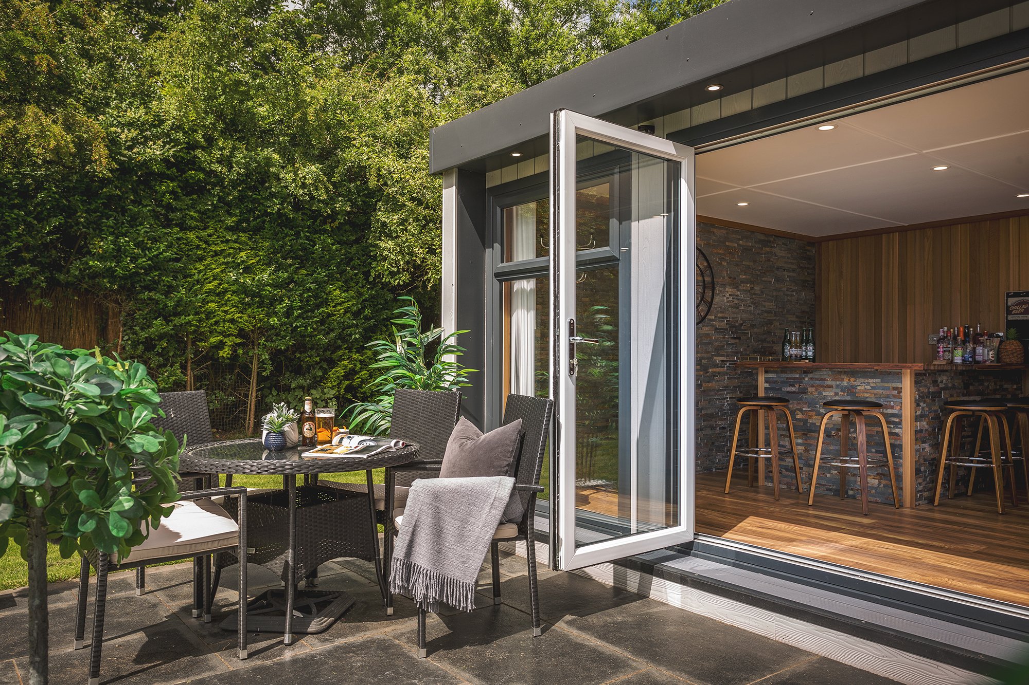Stylish Garden Bar Man Caves