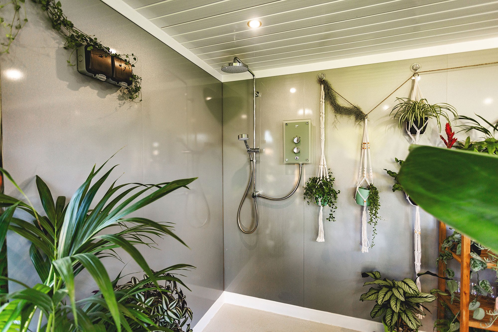 Garden Spa Room with Shower & Hot Tub