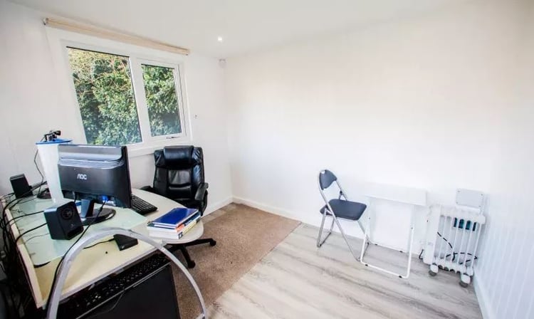 Budget Garden Office