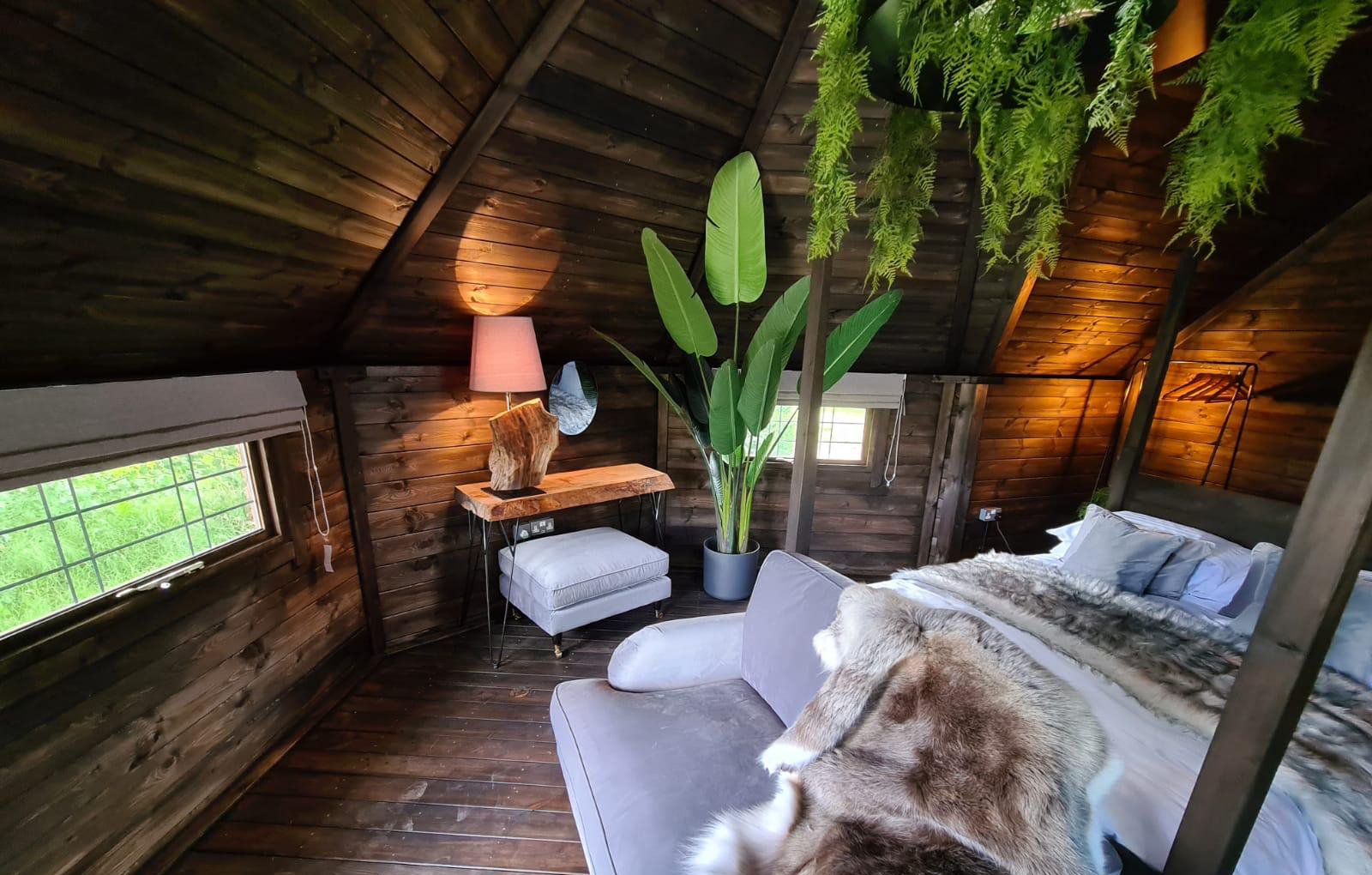 Garden Room With Bed 