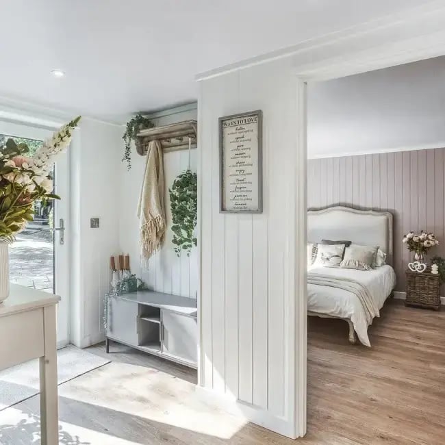 annexe for the garden entrance with bedroom in view