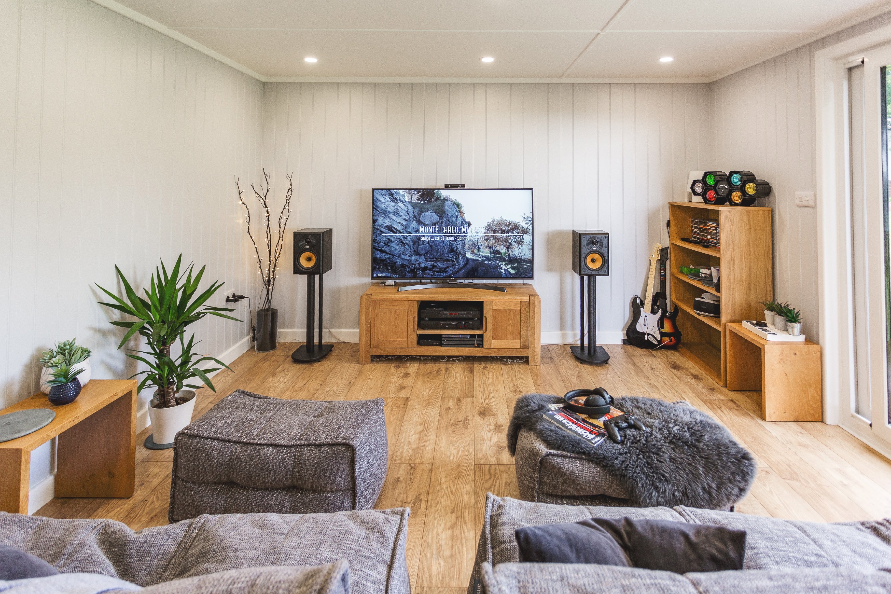 Modern garden rooms - Tv lounge area 