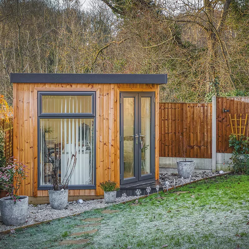 small insulated garden cabin for office