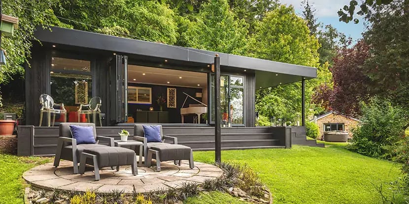 Hot Tub Garden Room with veranda