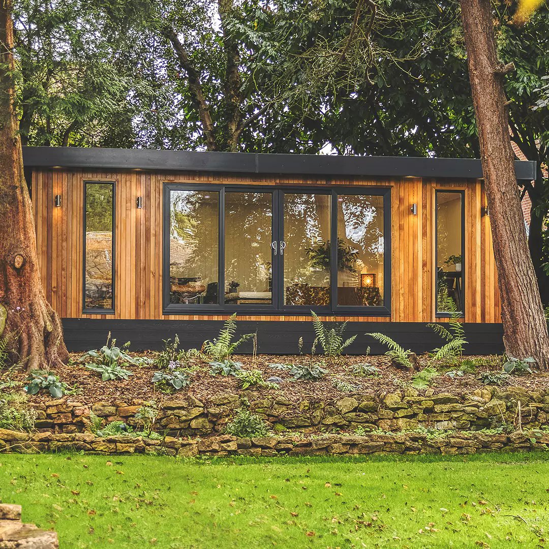 Garden summerhouse with office space integrated