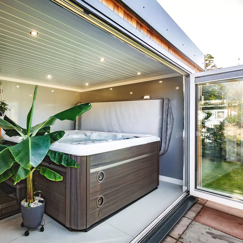 garden room with hot tub 