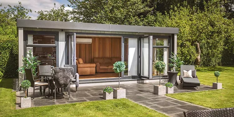 large garden bar with bifolds