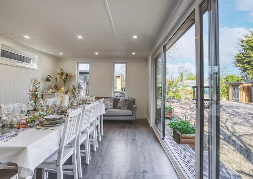 inside a garden dining room 6x4