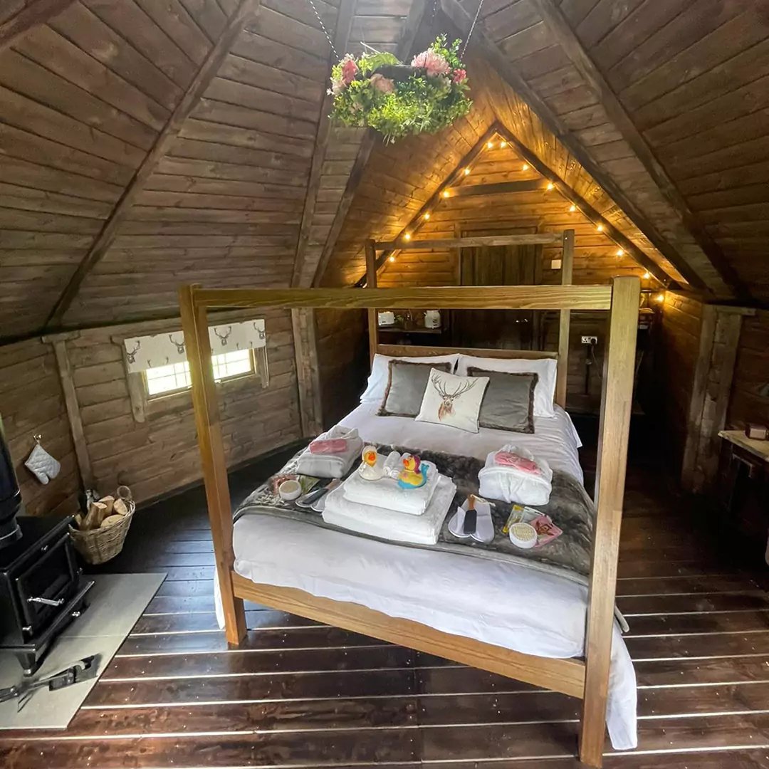 Hazelfield Lodges Arctic Cabins Inside View 