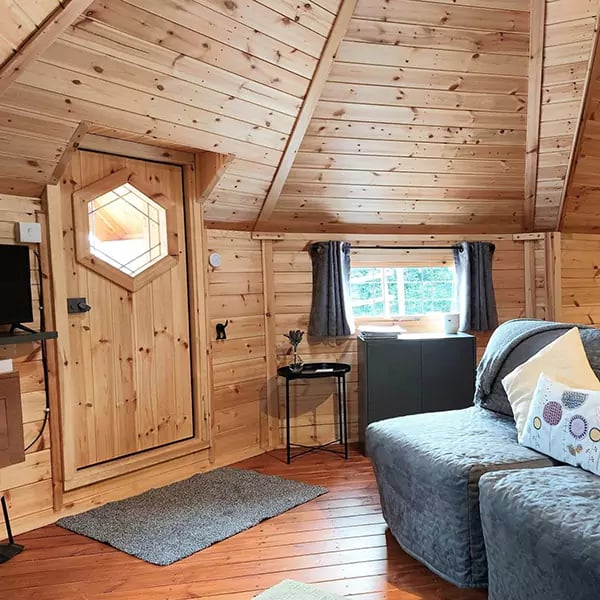 Arctic Cabins Holiday Hive at Thorny Bush interior