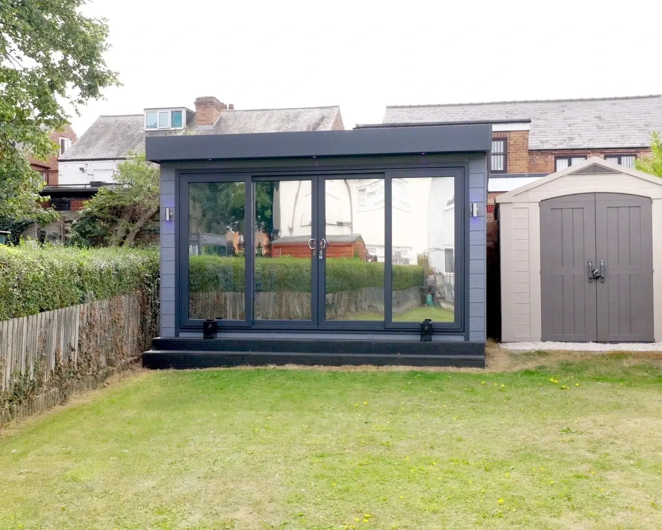 Composite cladding garden room nicely fit in space in the garden