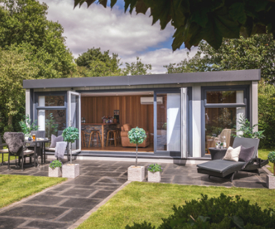 large composite garden bar with bifolds