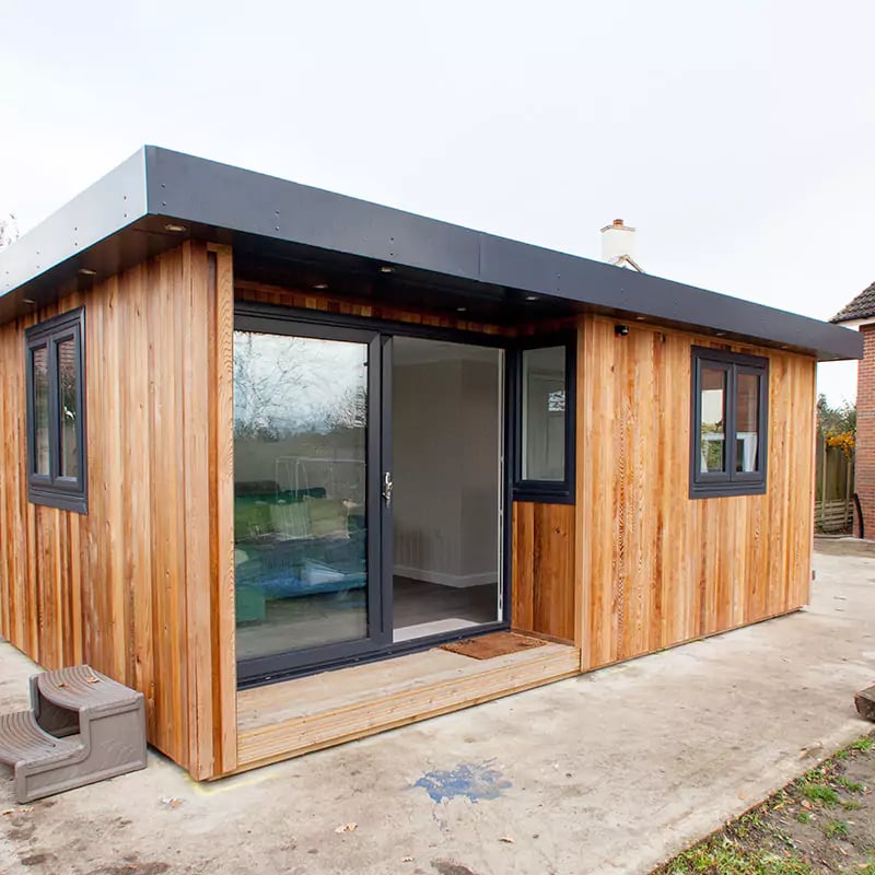 Garden Annex with Hydropool Midlands Hot Tub