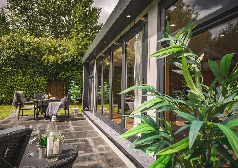 garden bar with bifolds