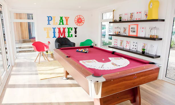 garden games room with pool table