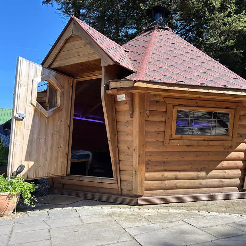 large arctic garden bar