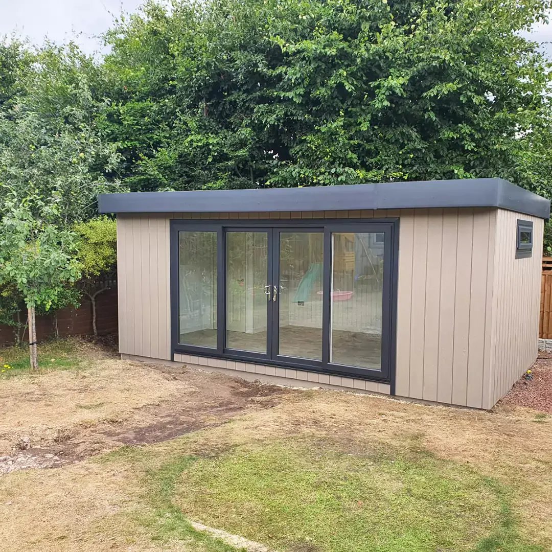 large garden room in sale