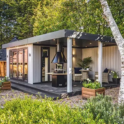 Large veranda garden room with BBQ 