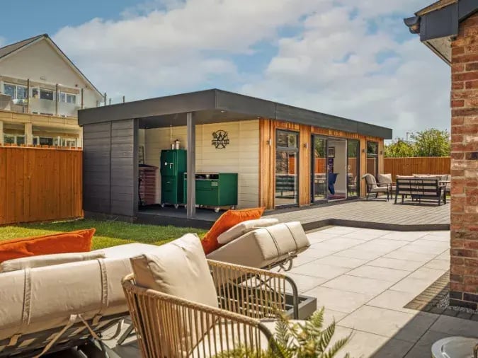 garden bar building with composite panels