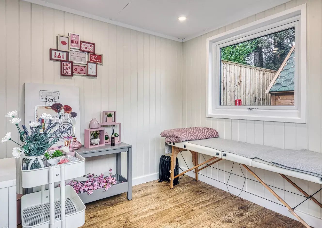garden beauty studio with therapy bed