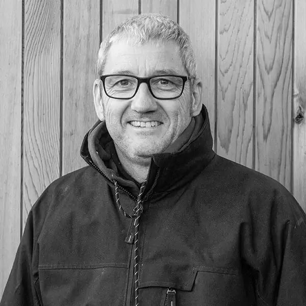 simon-electrician-bw-661d0aa471e75