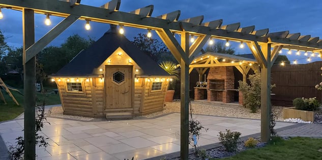 arctic-cabins-owners-competition-2023-14m-bar-wayne-barton-01-feature-657ad9b3bfd66