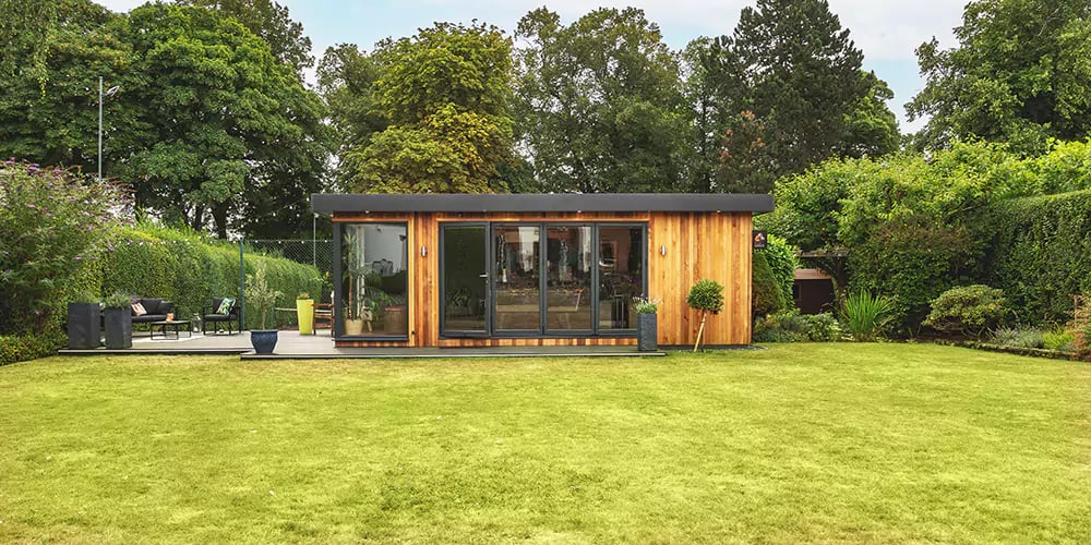 cabin-master-cedar-evanson-mancave-01-feature-657ad999e030f