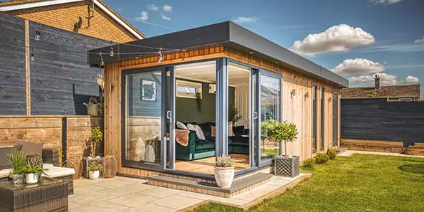 garden room with toilet & kitchen