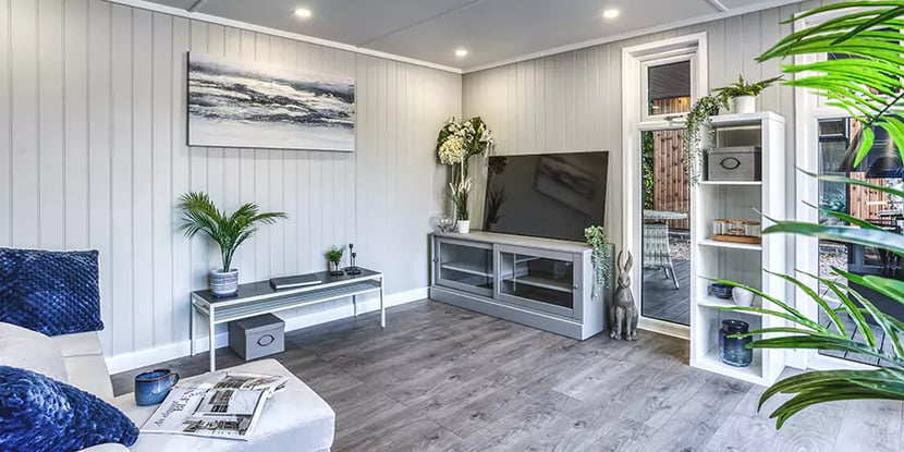 cabin-master-show-site-april2023-marley-veranda-room-14-feature-657c642fbbaa7