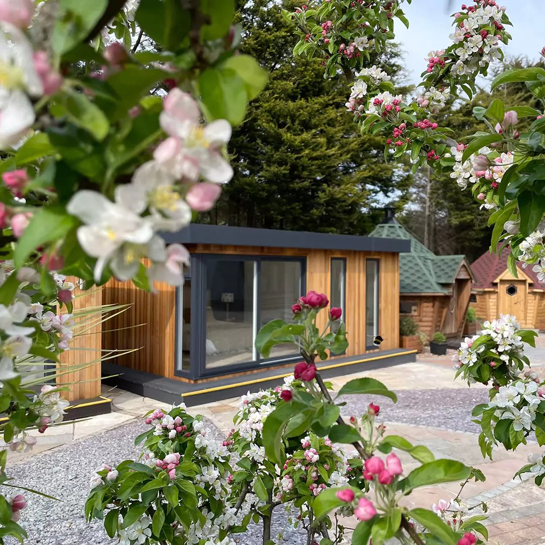 garden room show site building for annexe at home