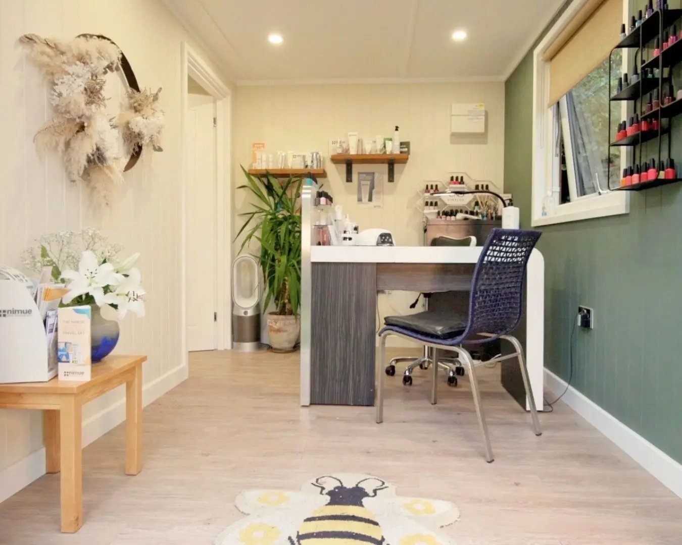 home beauty salon space in the the garden