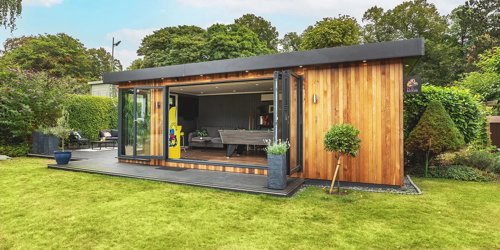 large bespoke garden bar with bifolds