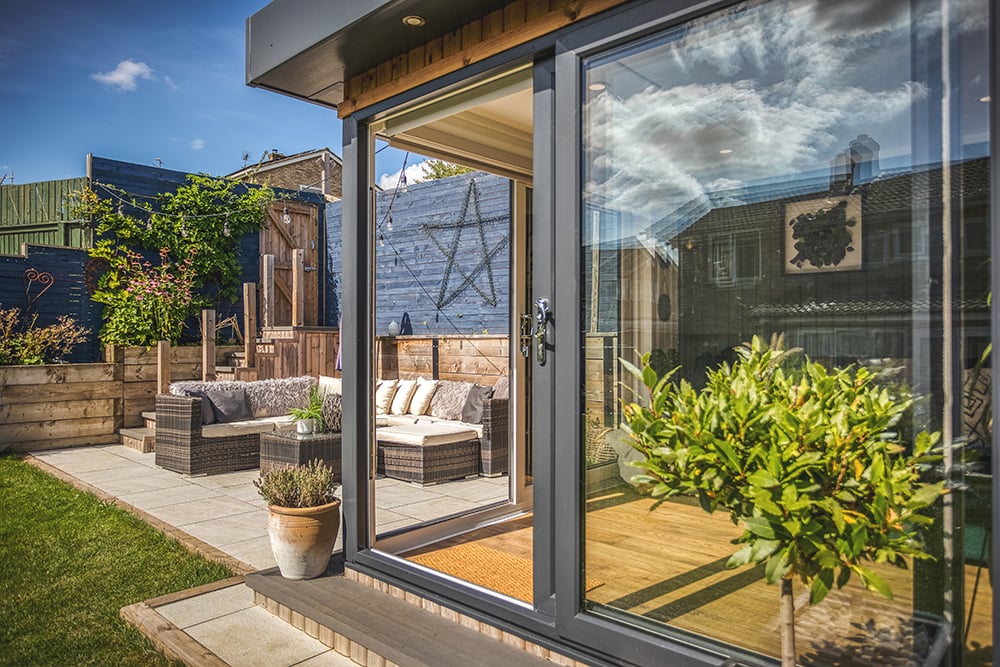 Summerhouse in redwood cladding