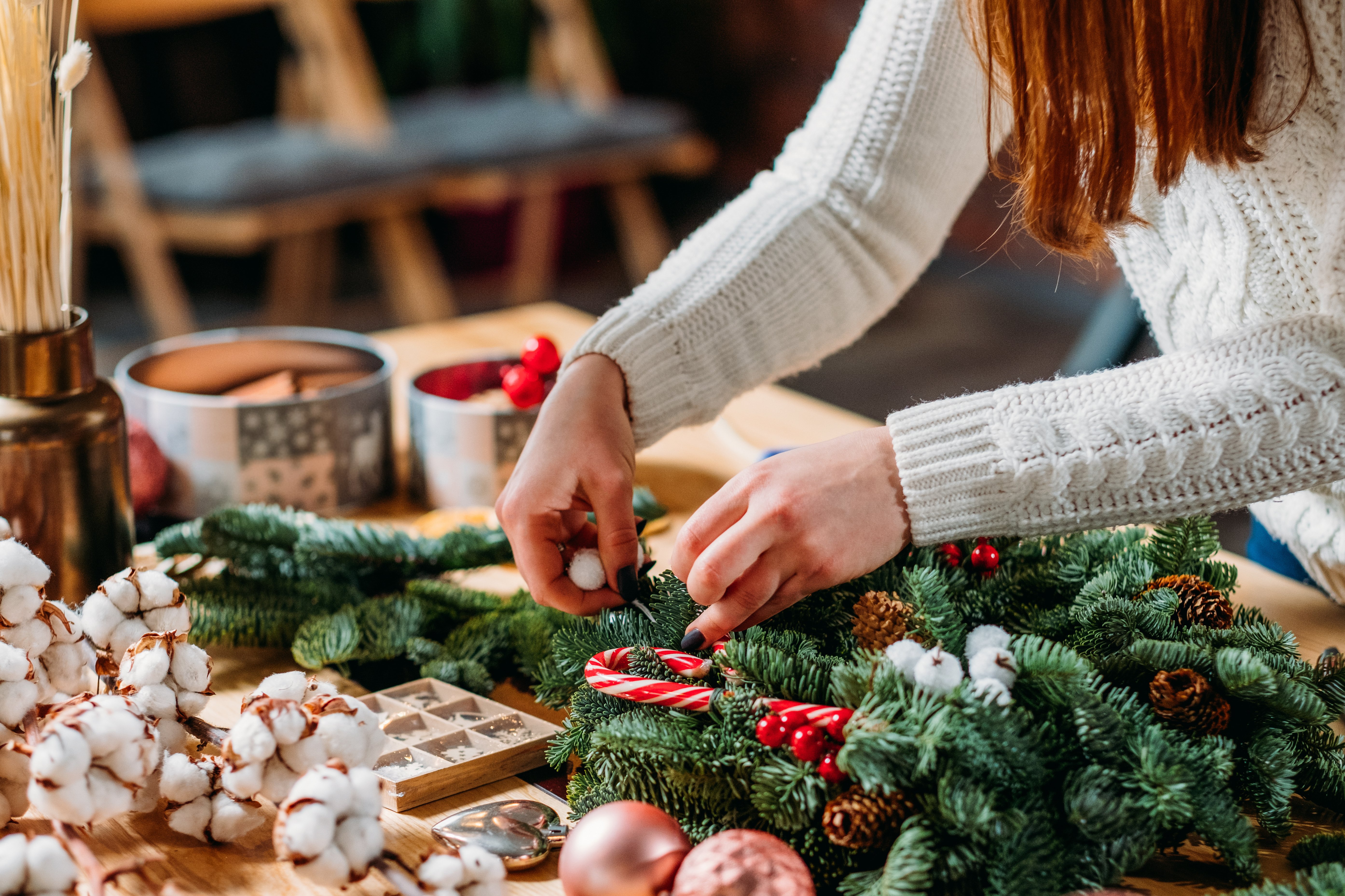 cabin master garden room craft workshop Bauble making