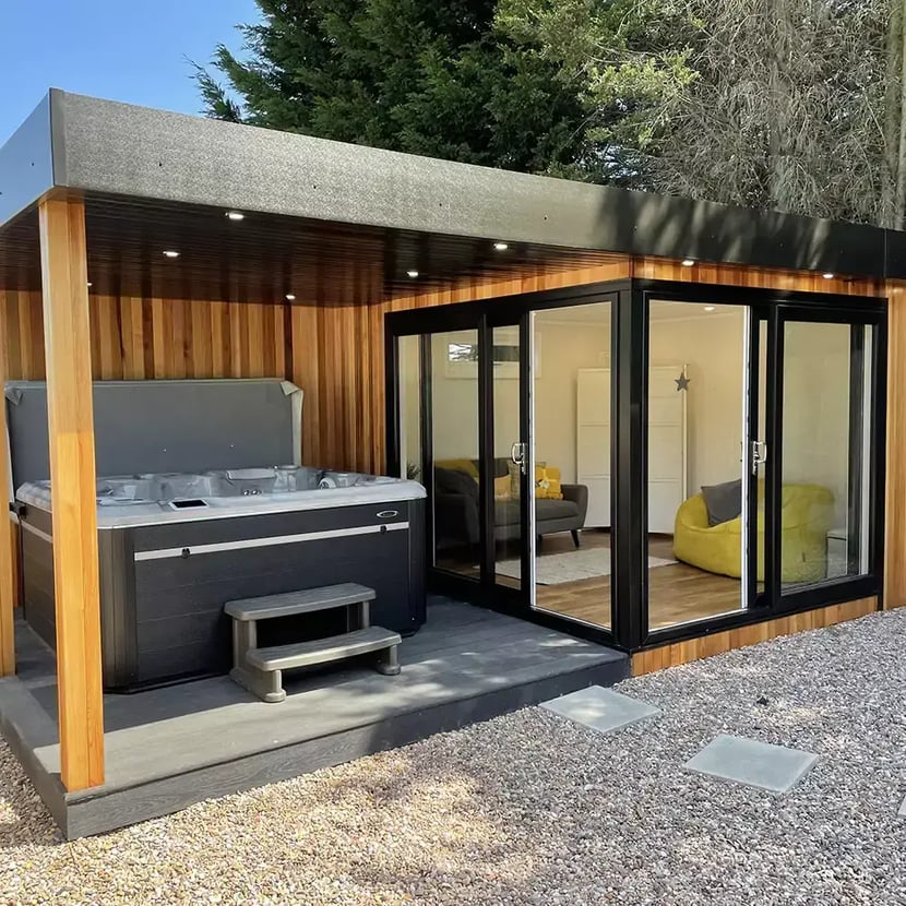 show-site-veranda-room-hot-tub-july-2021-01a