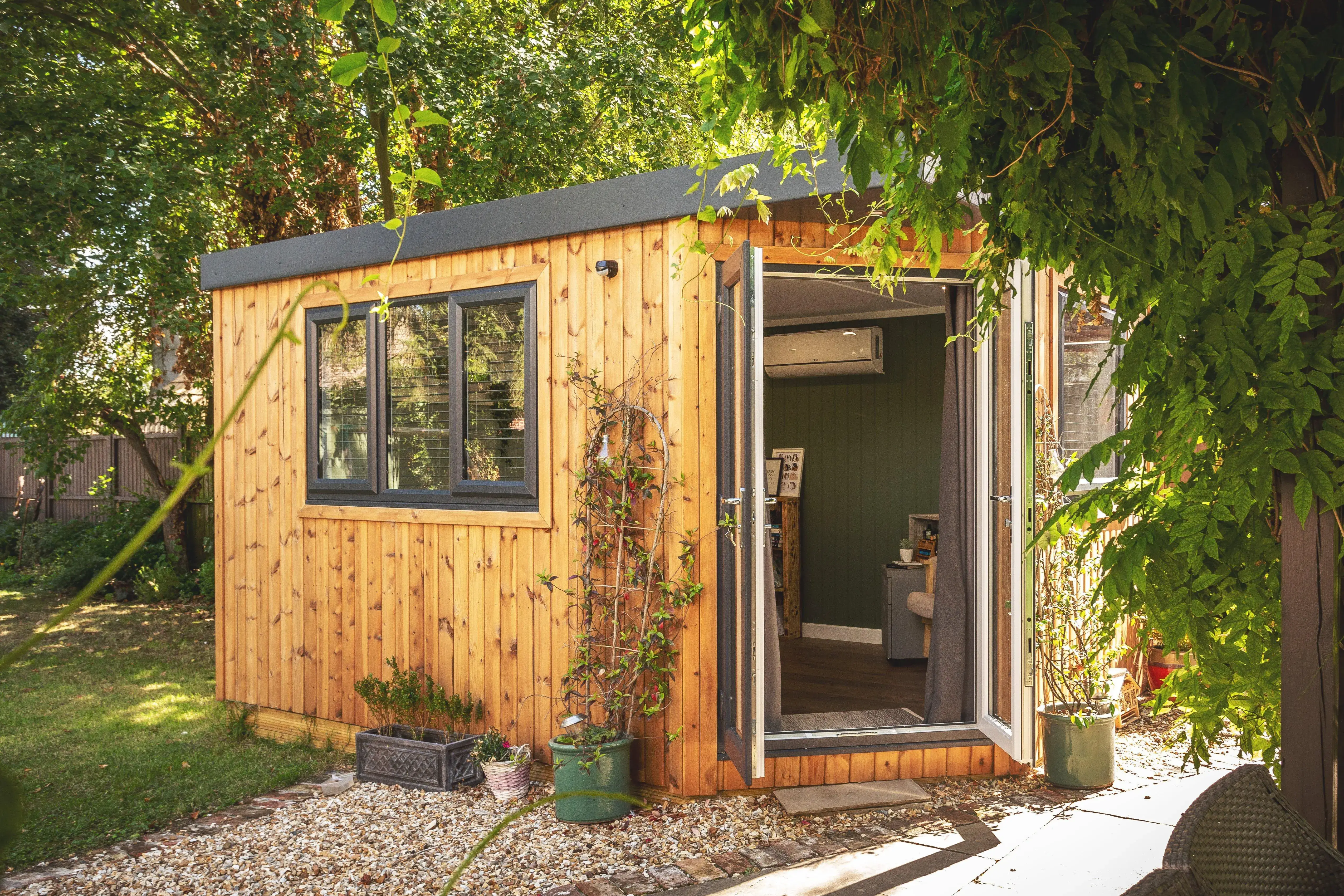 Cabin Master Redwood Garden Shoffice External View 