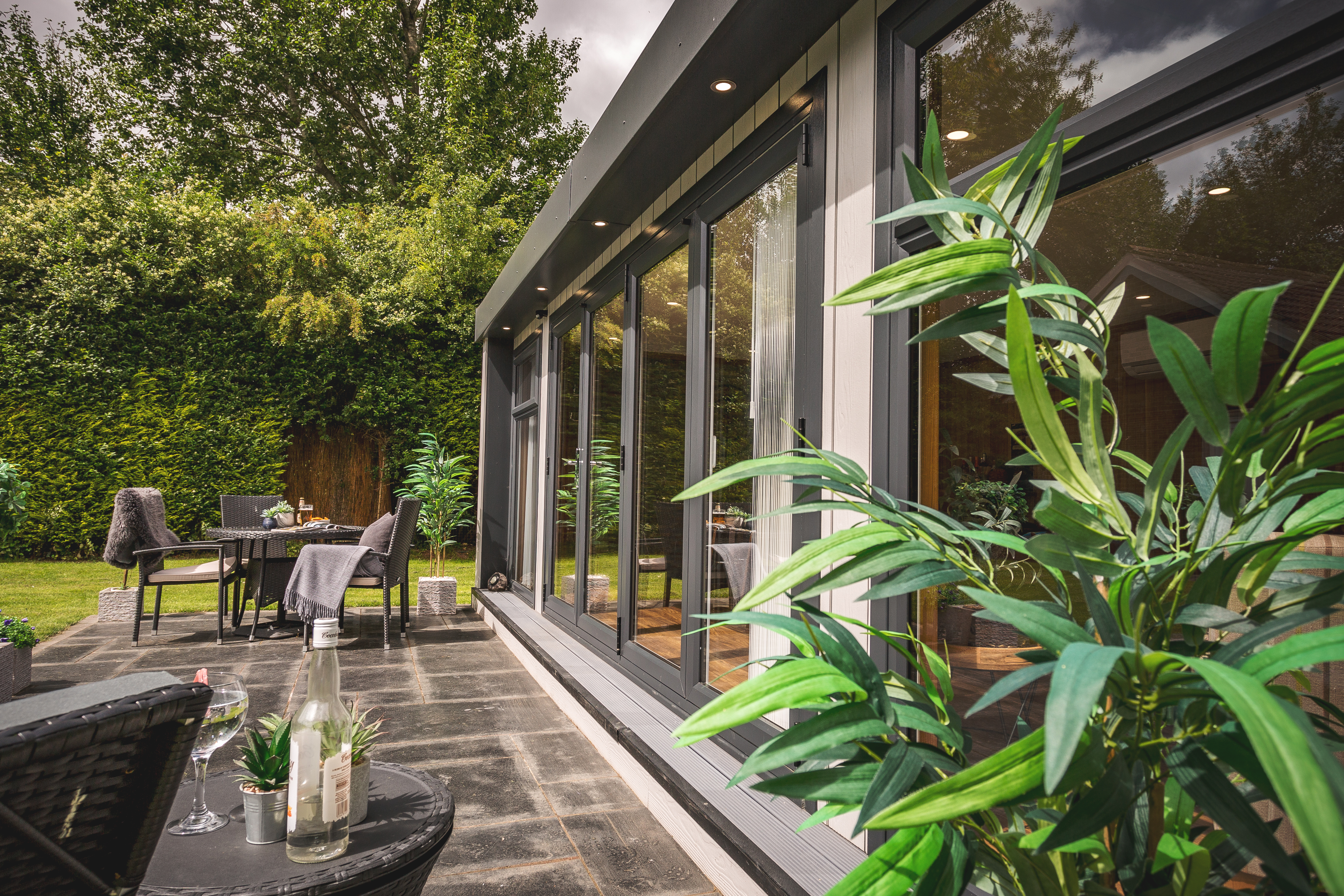 Decorating Your Garden Room On A Budget While Still Looking Chic