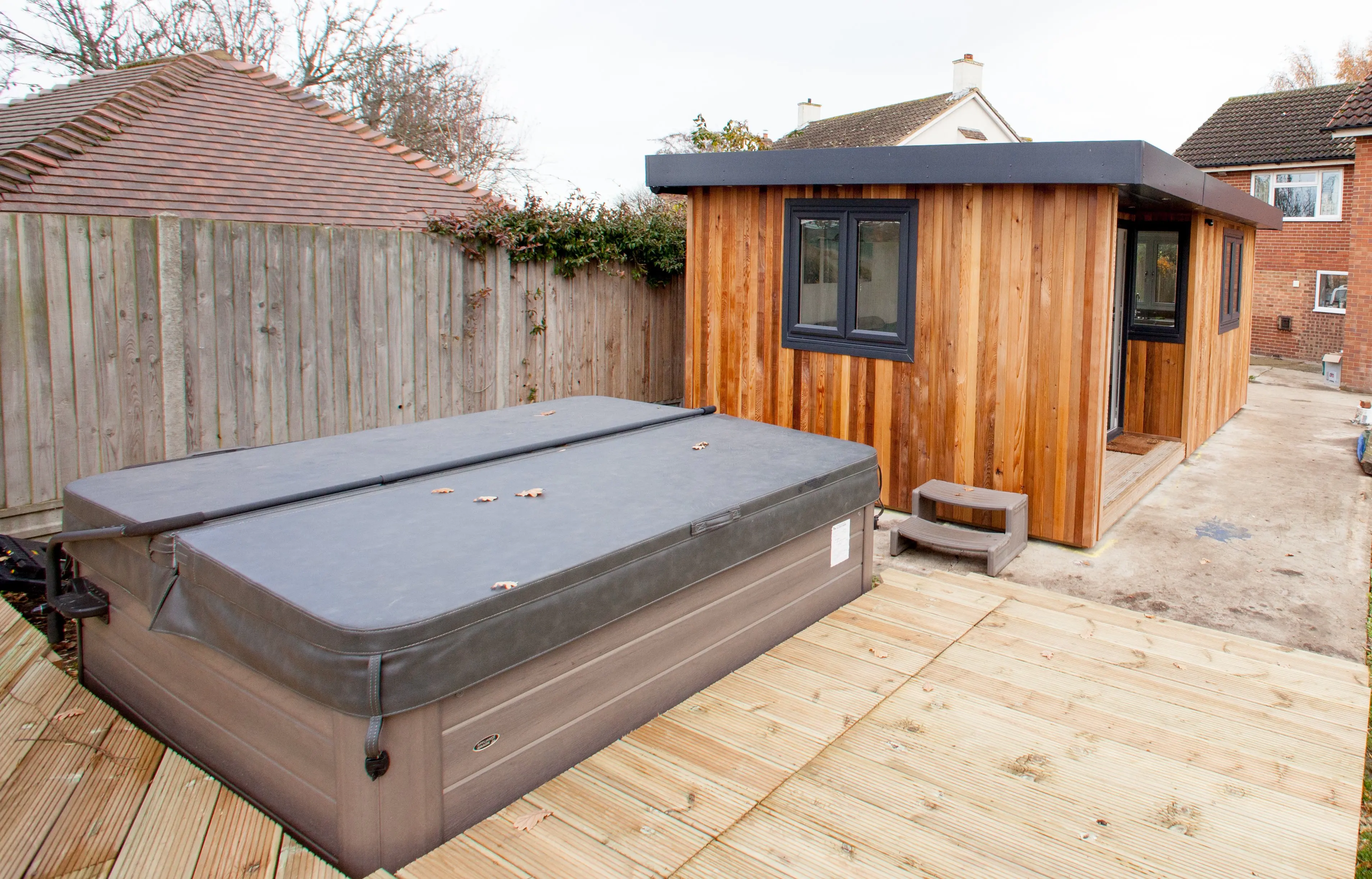 Cabin Master Cedar Garden Annex with Hydropool Midlands Hot Tub