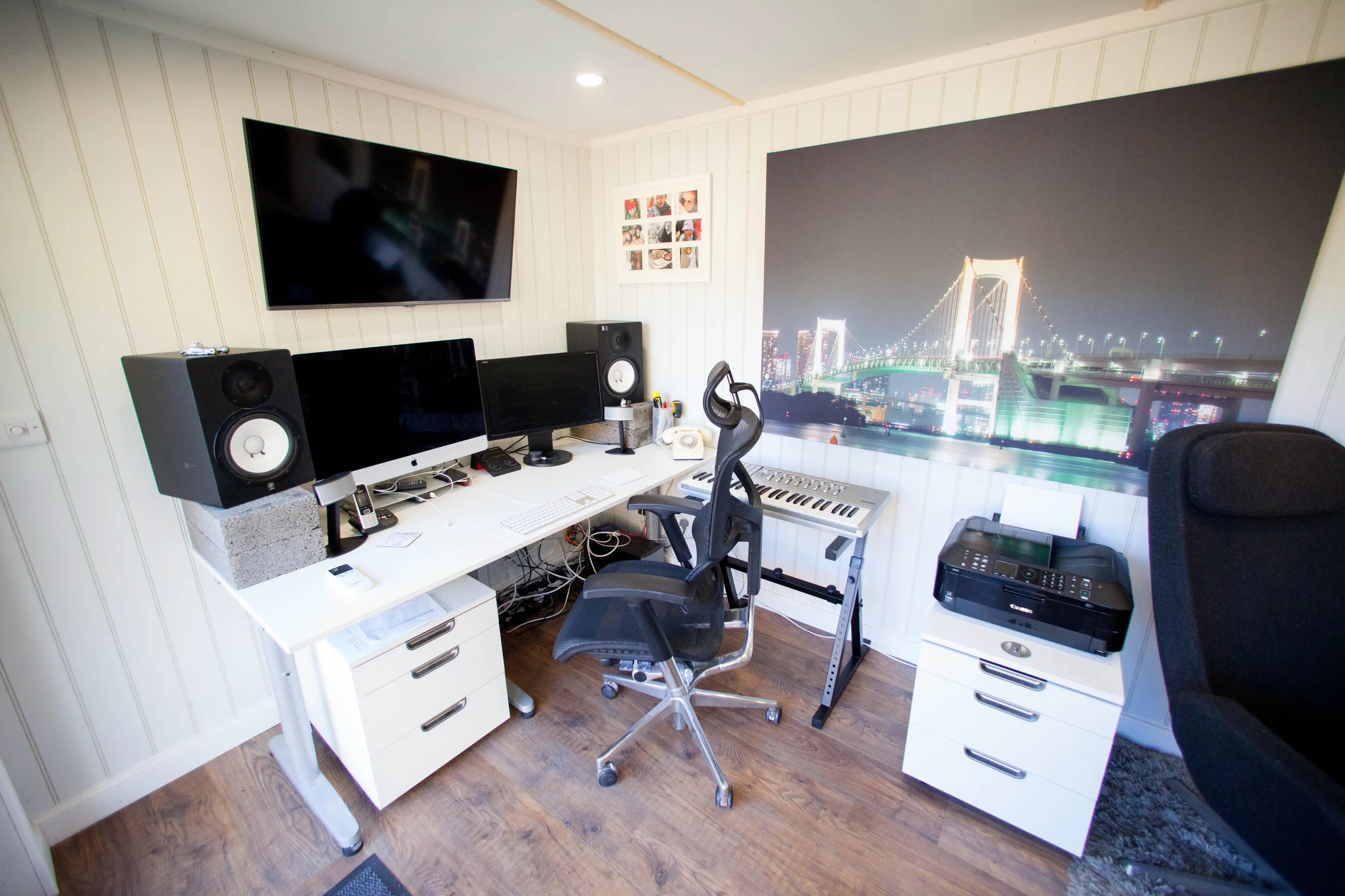 Cabin Master Cedar Garden Room with Music Equipment and Mixer 