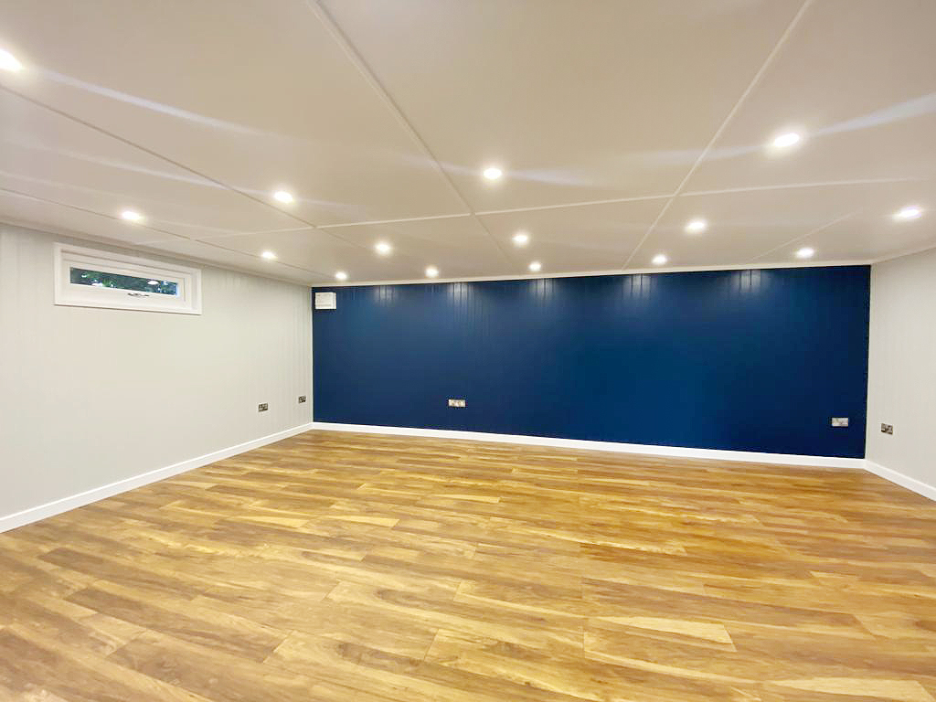 Cabin Master - Ainsworth  7m x 5m -  Redwood Hybrid