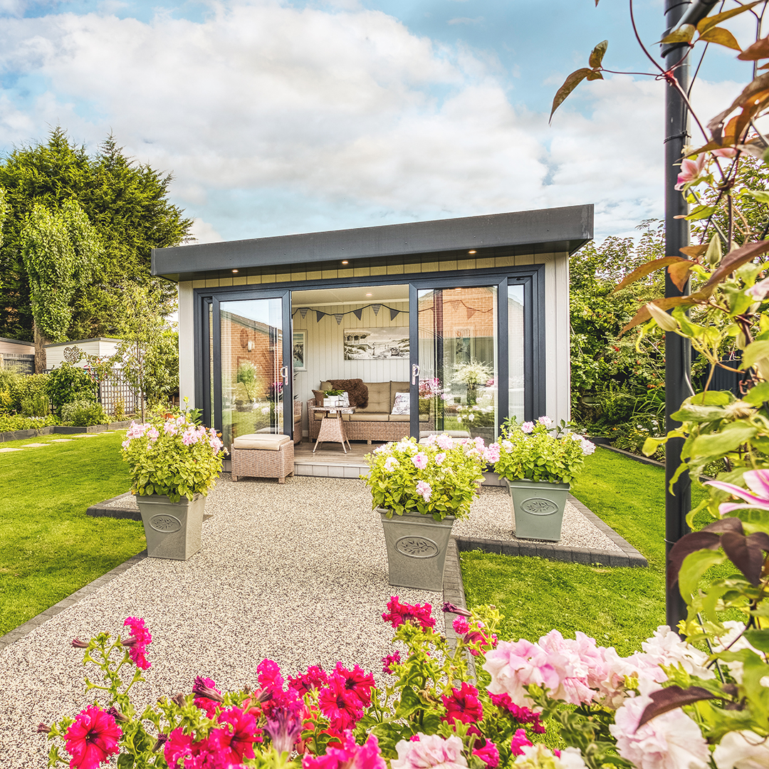 Small zero maintenance garden room for crafting
