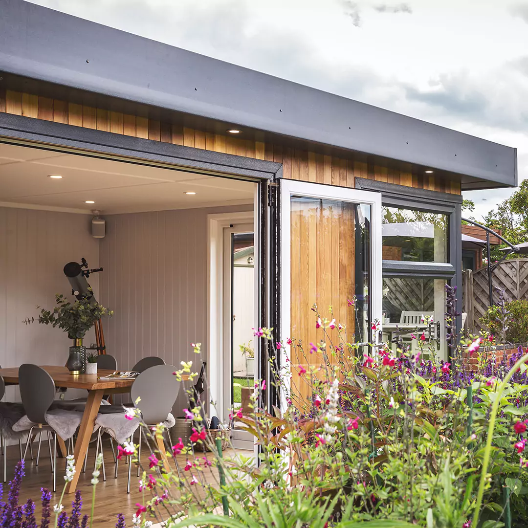 Large man cave garden bar with bifolds