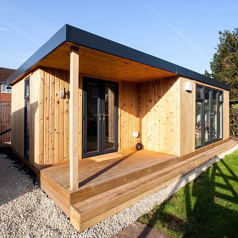 Garden photography studio in redwood with canopy veranda and sliding doors