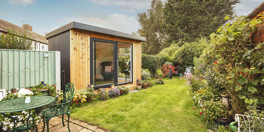 Small office in garden, fully installed and fully insulated by Cabin Master 