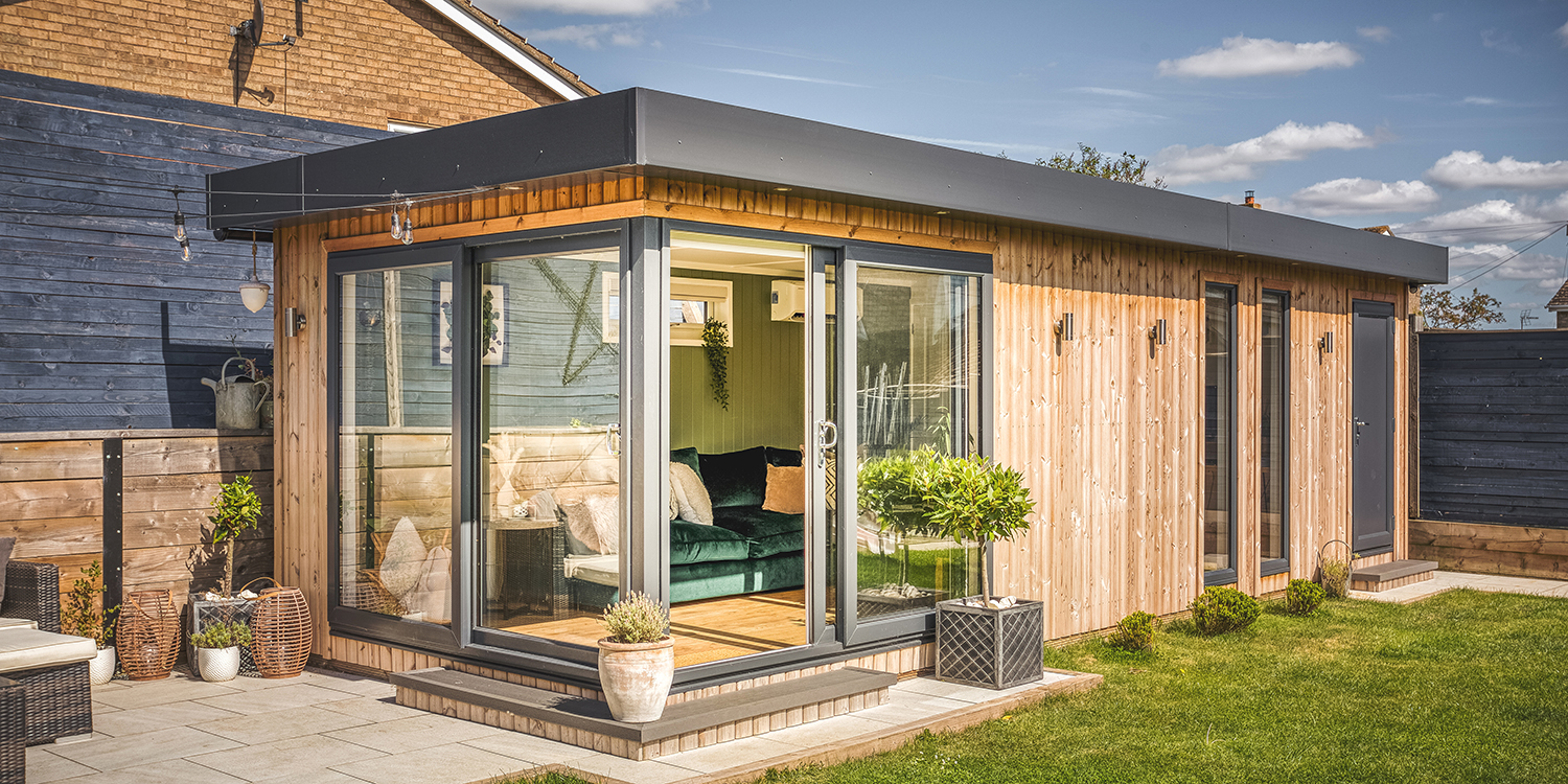Large garden room office with toilet
