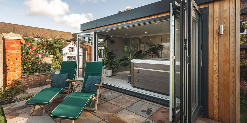 Garden room spa with hot tub