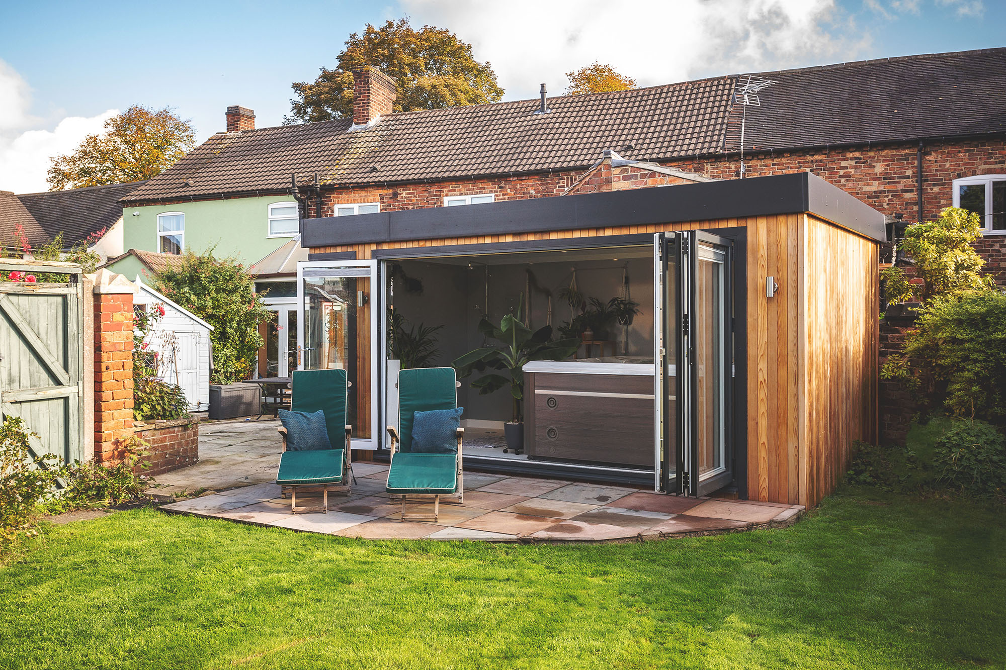 Garden room spa with hot tub