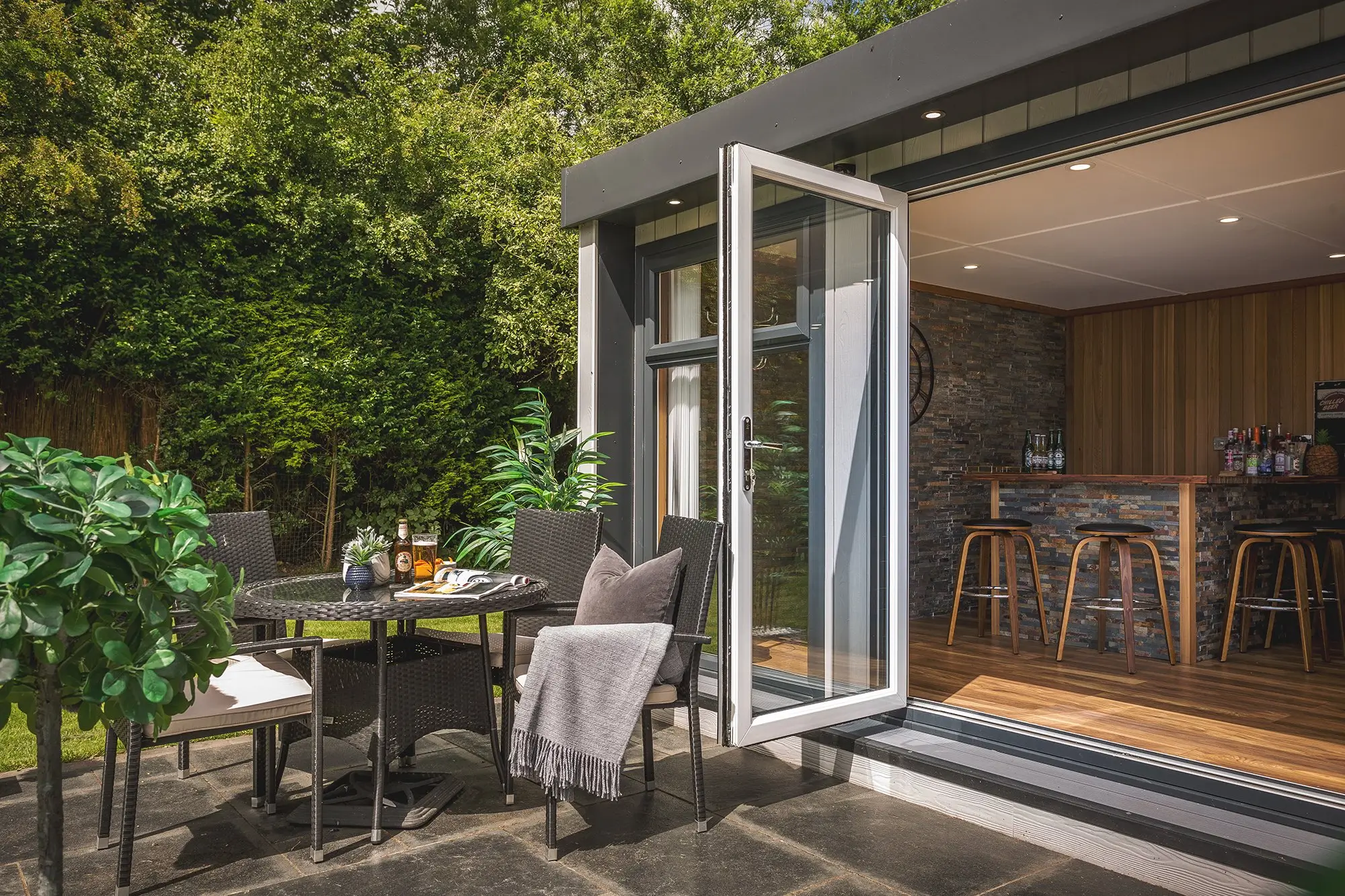 Cabin Master Marley Board Garden Bar With Bifold Doors 