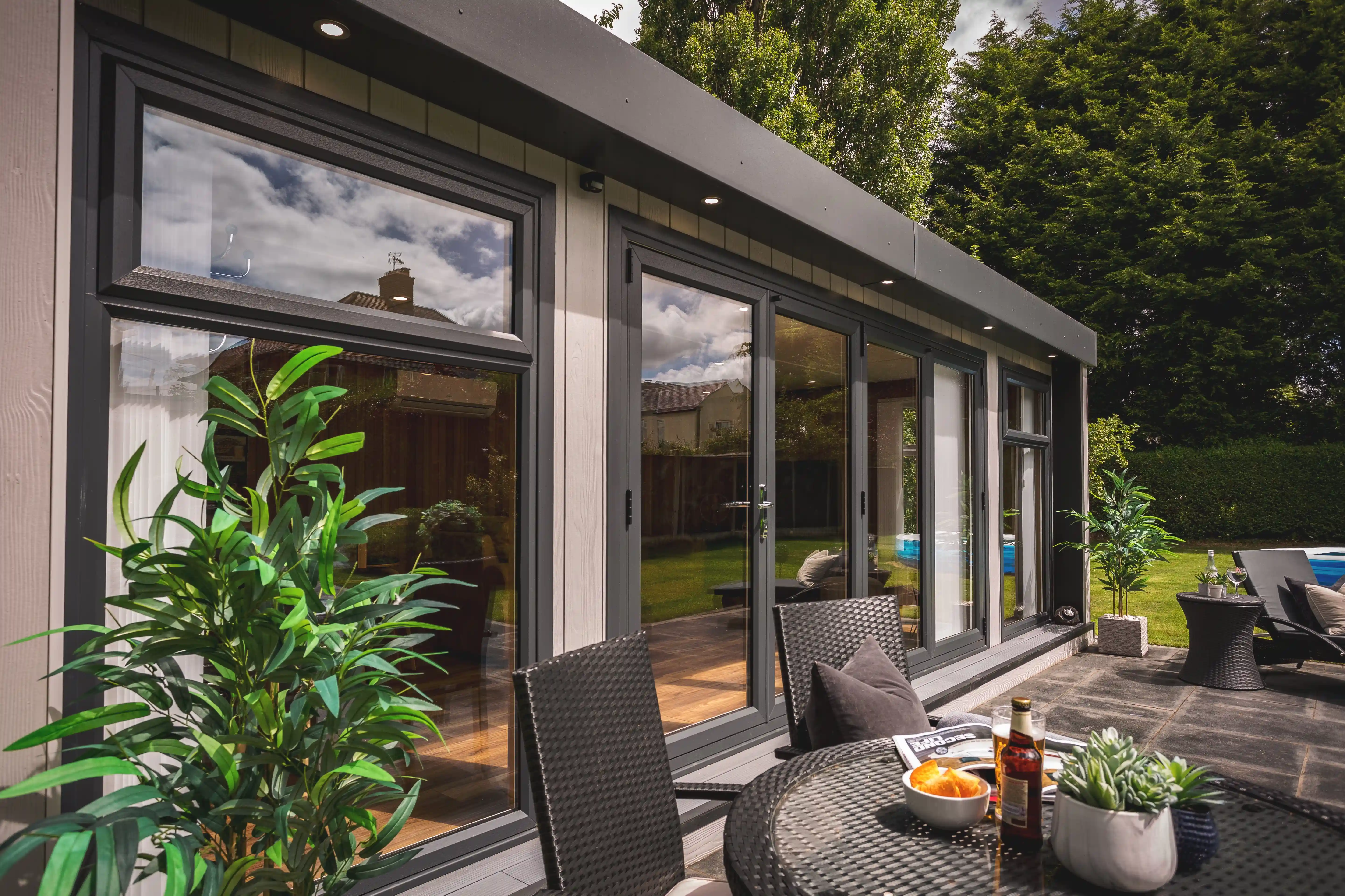 Cabin Master Marley Board Garden Bar With Bifold Doors 