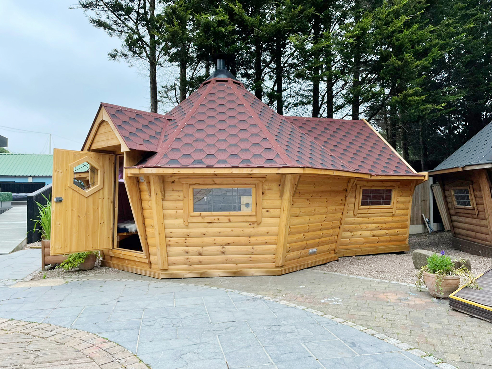Arctic Cabins BBQ Garden Bar